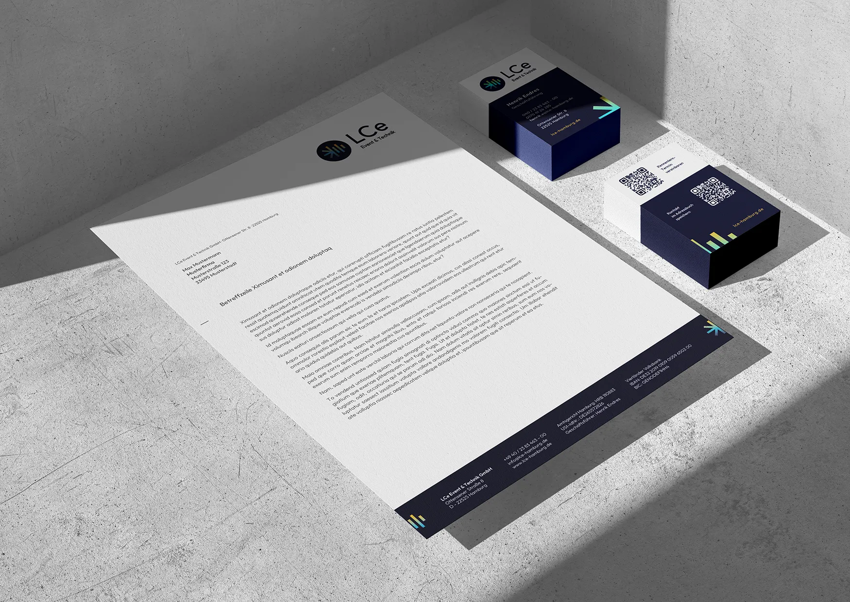 Briefpapier und Visitenkarte im Corporate Design.