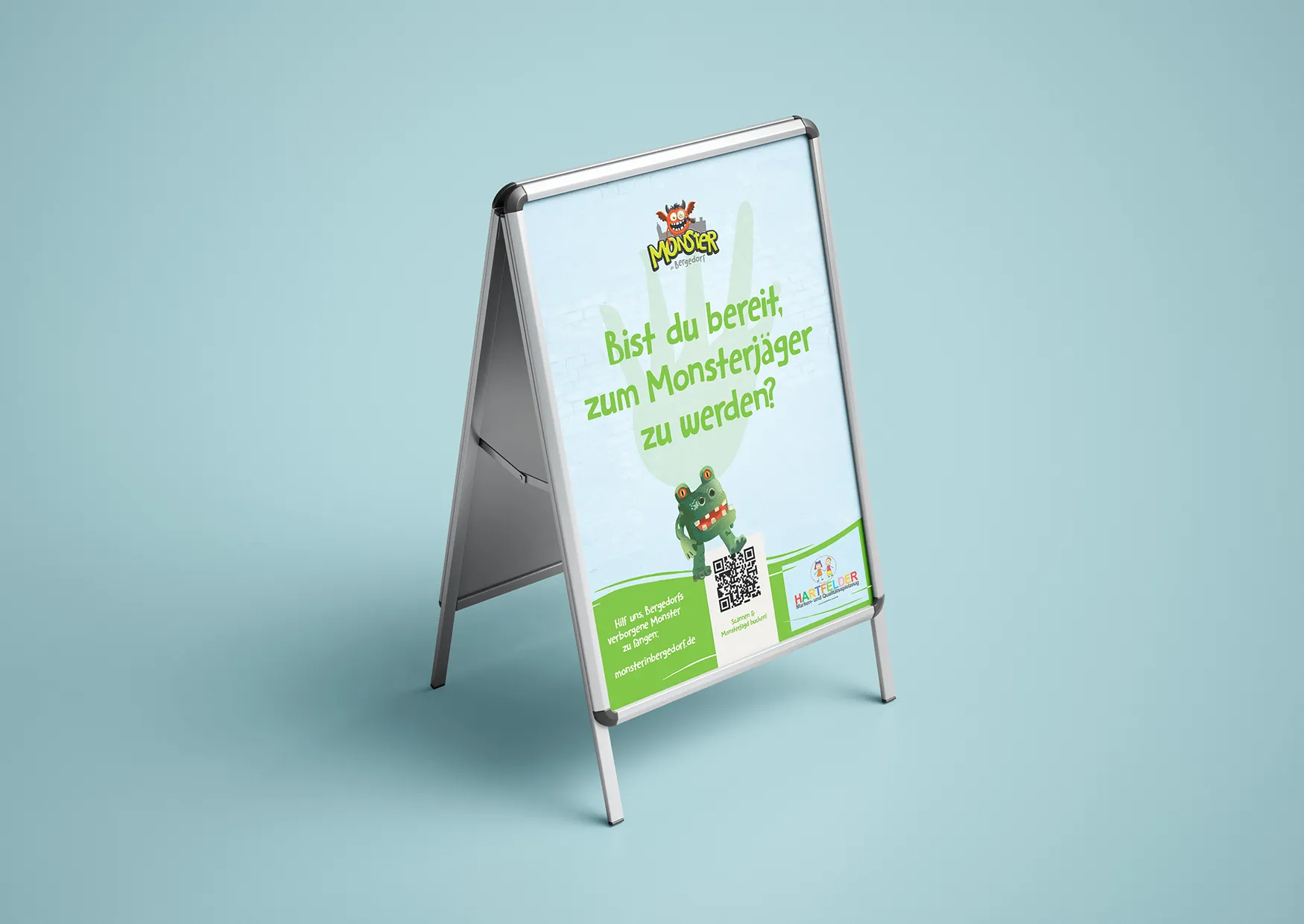 Auf dem Bild sieht man ein großes stehendes Poster.