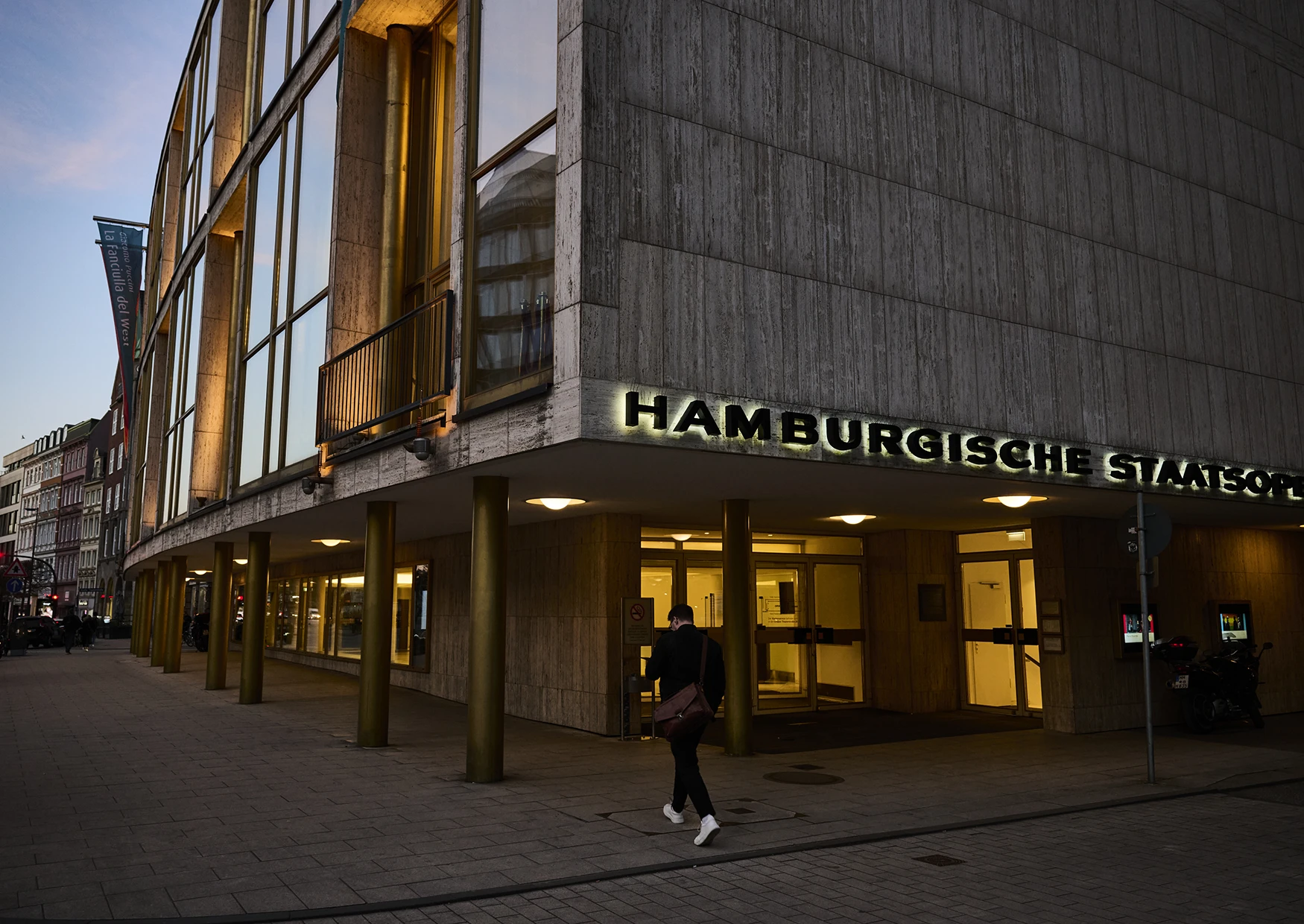 Foto der Hamburger Staatsoper.